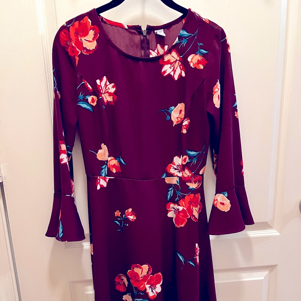 Old Navy Bell Sleeved Dress EUC